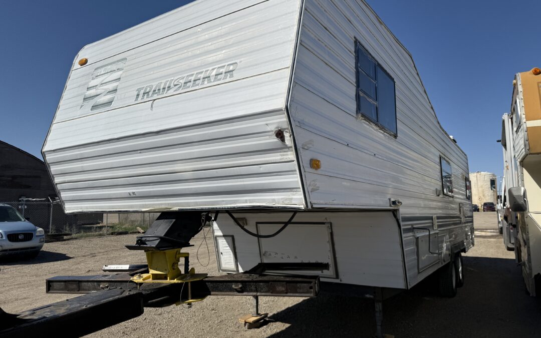 1986 TRAILSEEKER 5TH WHEEL CAMPER